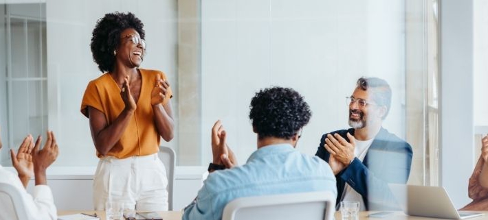 Die Gentlehuman Service Management Spezialisten am Tisch.