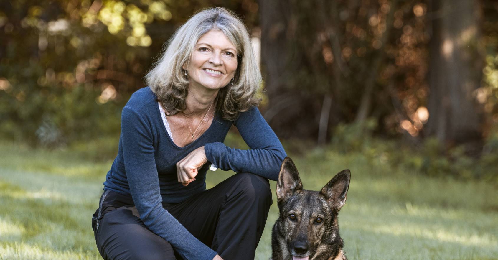 SHE mit Hund Steffi ist Abseits des Service Managements viel mit ihrem Hund unterwegs.